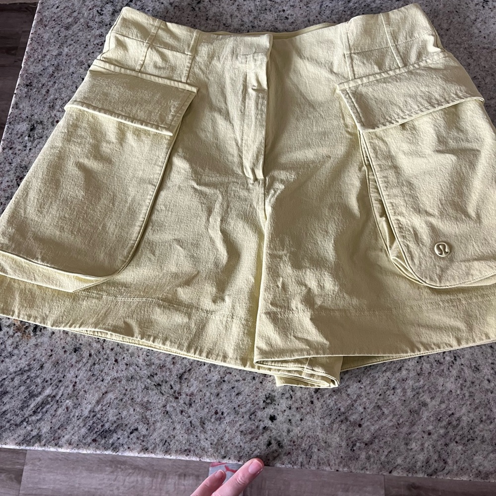 Lululemon Relaxed-Fit Super-High-Rise Cargo Short 4" - Picture 16 of 16